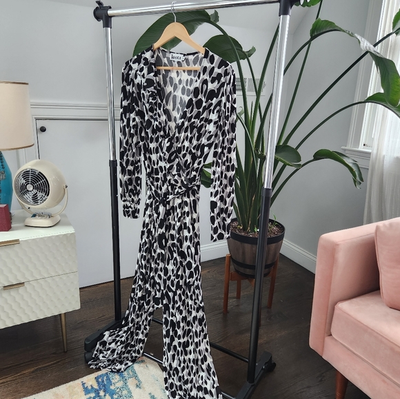 Leota Julie Leopard Print Jumpsuit, XL - Picture 4 of 9